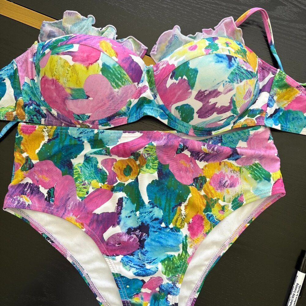 Floral 3 Piece Set Bikini and Sarong Size Small EUC - Picture 4 of 12